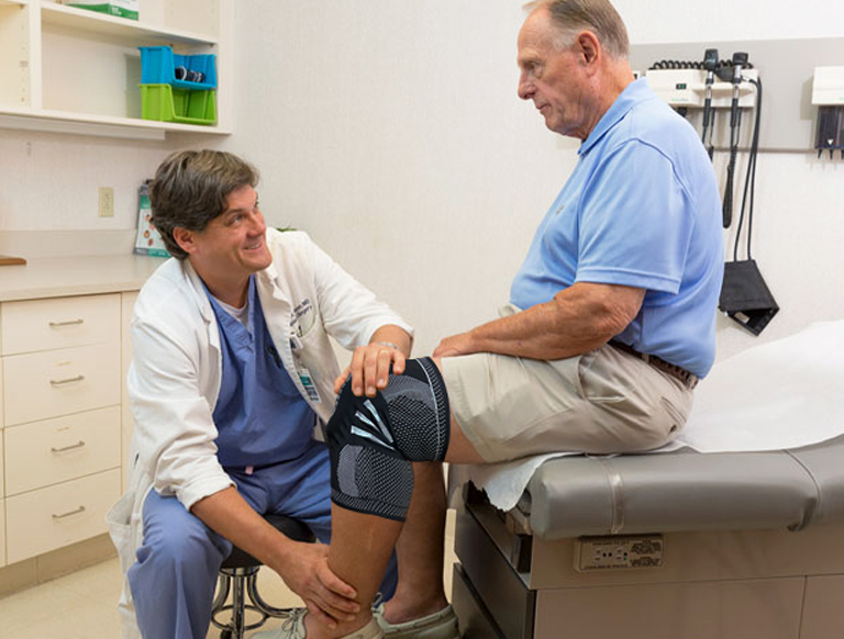 doctor-exam-knee